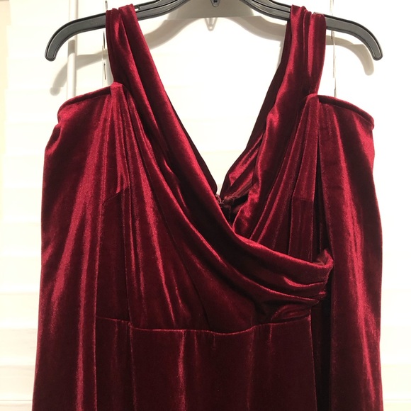 Giffniseti Size XL Luxe Velvet Burgundy/Red Long Dress.Cutout Sleeces,Zipper - Picture 3 of 11